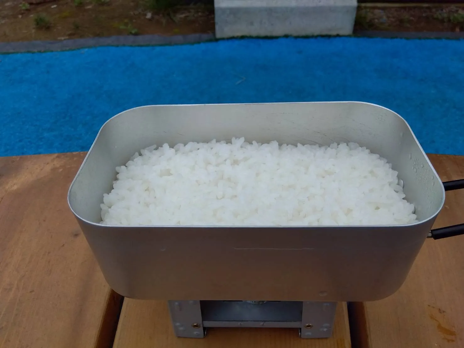 メスティン炊飯＆レトルトおかず１品